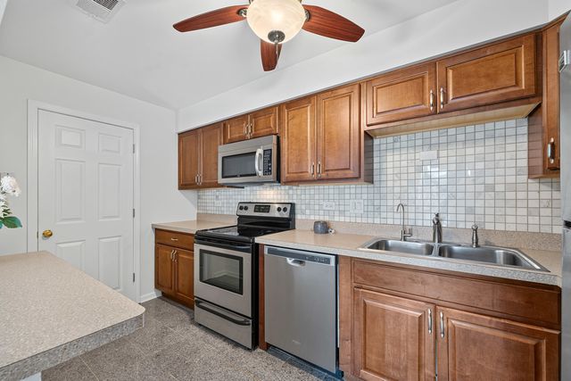 715 W Central Road C1, Mount Prospect, IL 60056