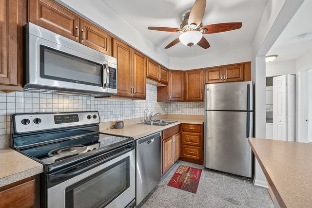 715 W Central Road C1, Mount Prospect, IL 60056