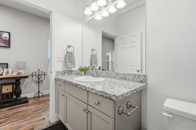 1881 W Date Avenue, Porterville, CA 93257