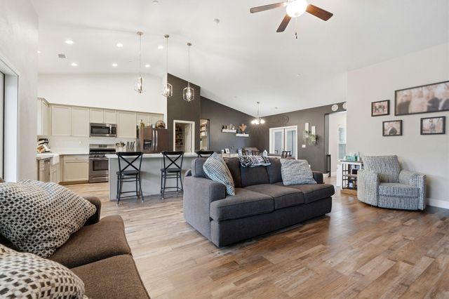 1881 W Date Avenue, Porterville, CA 93257