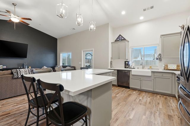 1881 W Date Avenue, Porterville, CA 93257