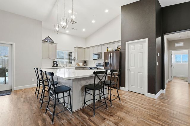 1881 W Date Avenue, Porterville, CA 93257