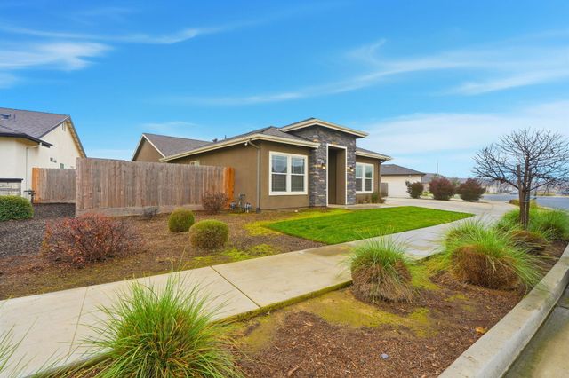 1881 W Date Avenue, Porterville, CA 93257