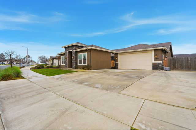 1881 W Date Avenue, Porterville, CA 93257