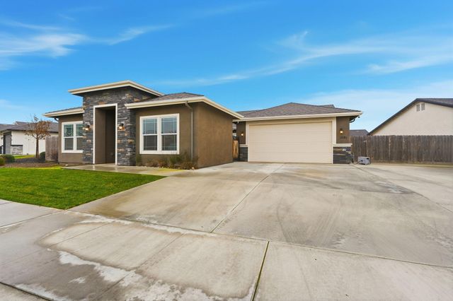 1881 W Date Avenue, Porterville, CA 93257