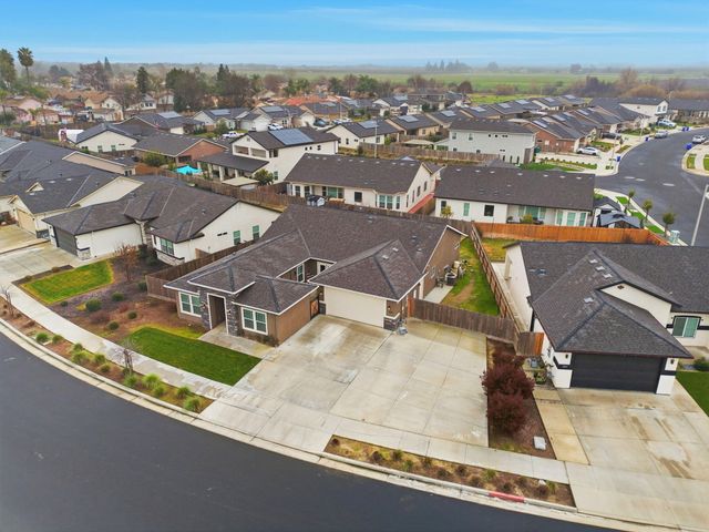 1881 W Date Avenue, Porterville, CA 93257