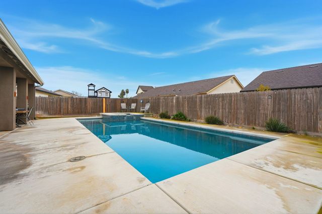 1881 W Date Avenue, Porterville, CA 93257