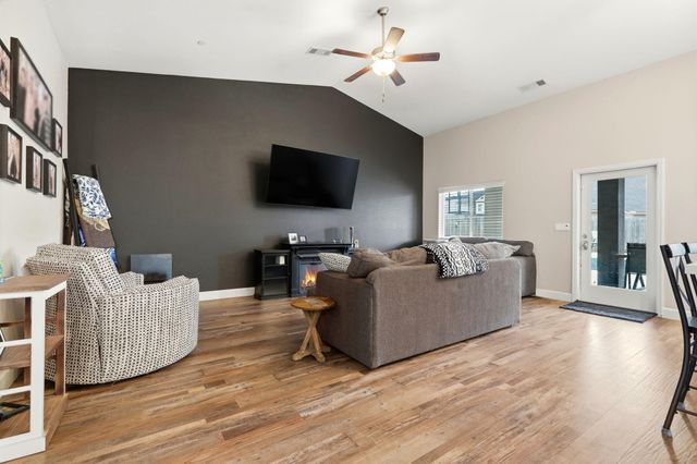 1881 W Date Avenue, Porterville, CA 93257