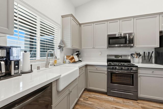 1881 W Date Avenue, Porterville, CA 93257