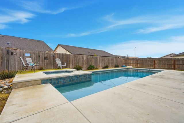 1881 W Date Avenue, Porterville, CA 93257