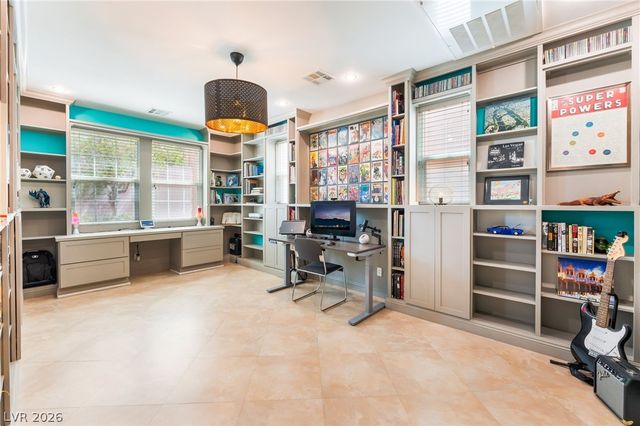 9808 Sandy Turtle Avenue, Las Vegas, NV 89149