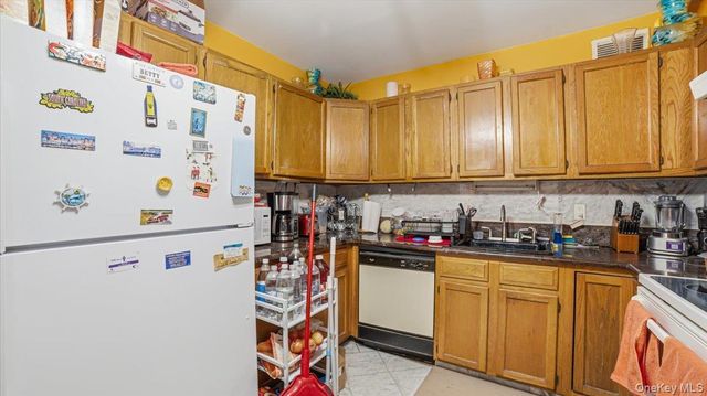 421 N Broadway 28, Yonkers, NY 10701