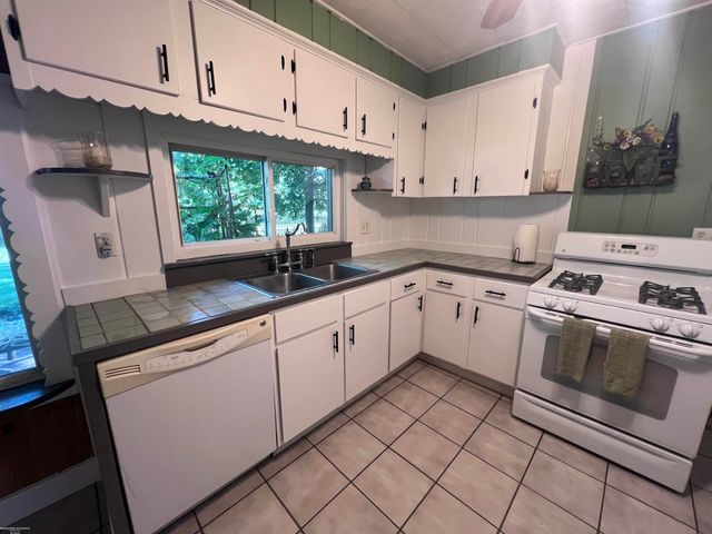 51 Juniper Street, Auburn Hills, MI 48326