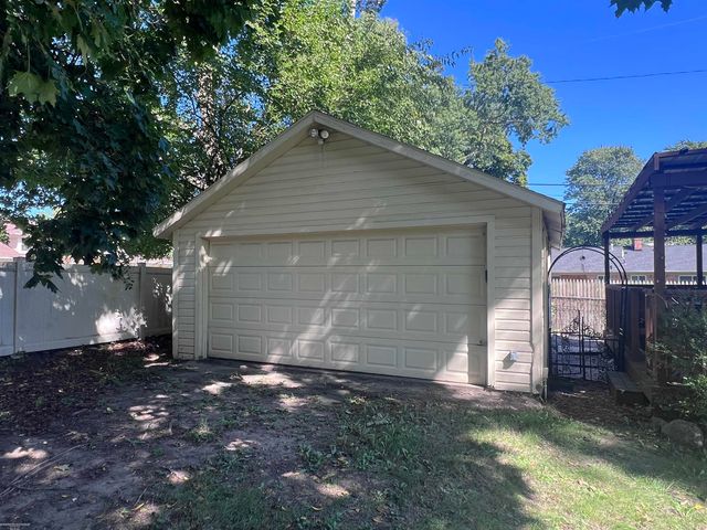 51 Juniper Street, Auburn Hills, MI 48326