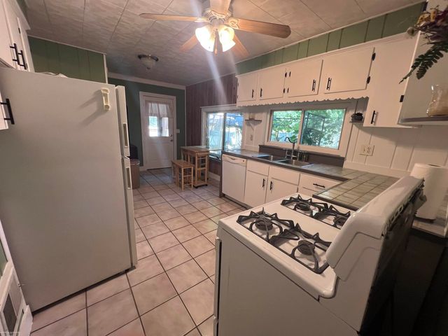 51 Juniper Street, Auburn Hills, MI 48326