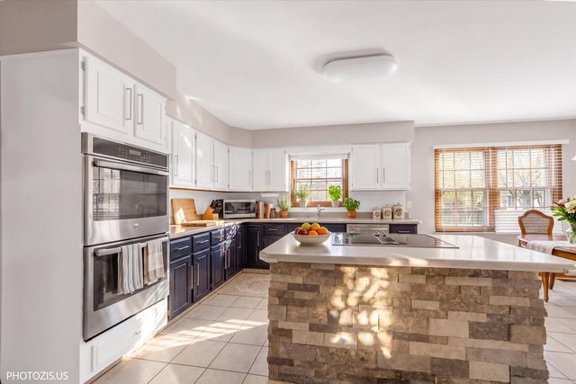 943 W Bailey Road, Naperville, IL 60565