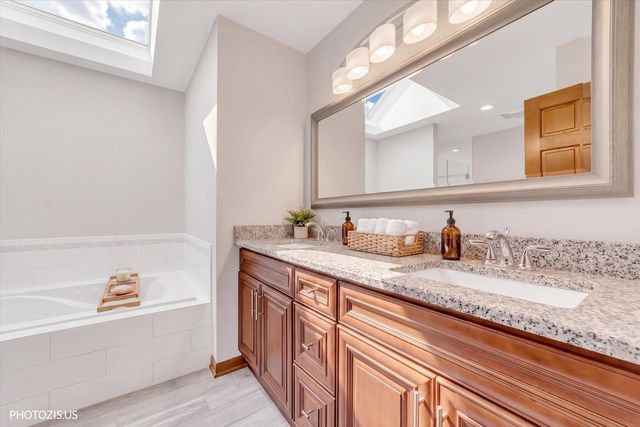 943 W Bailey Road, Naperville, IL 60565