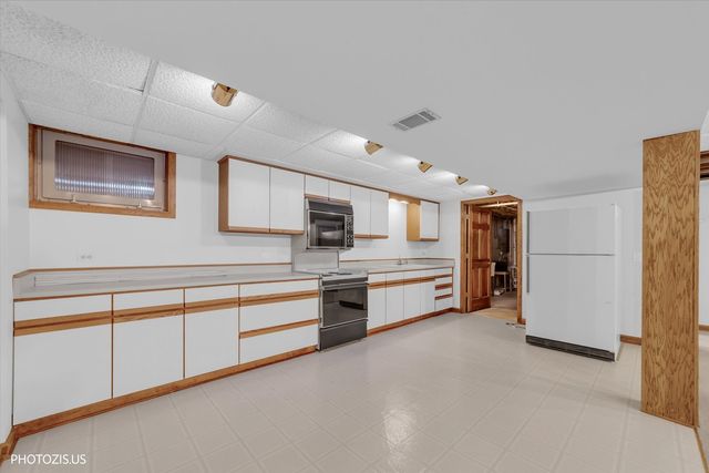 943 W Bailey Road, Naperville, IL 60565