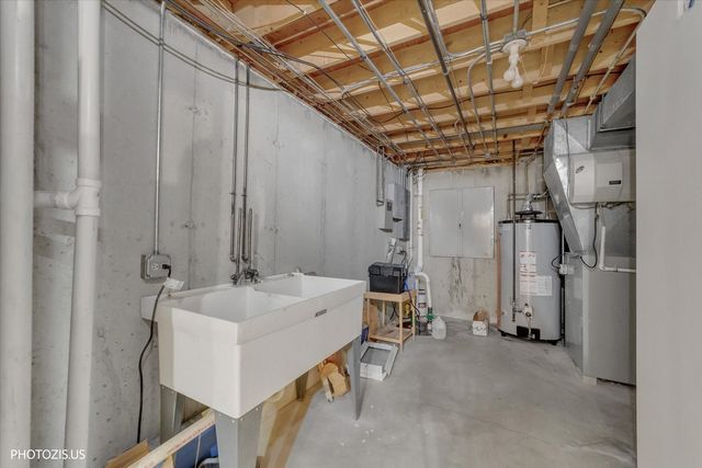 943 W Bailey Road, Naperville, IL 60565