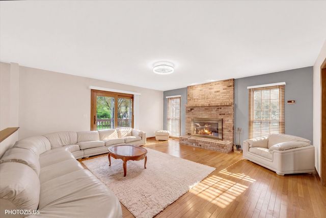 943 W Bailey Road, Naperville, IL 60565