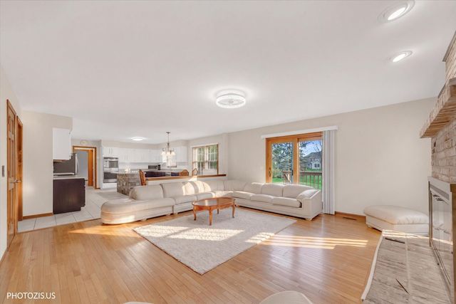 943 W Bailey Road, Naperville, IL 60565