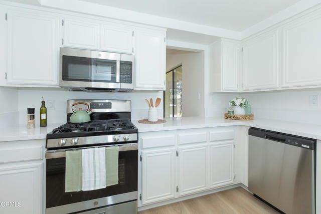 838 Sandberg Lane, Ventura, CA 93003