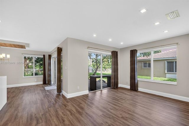 1603 W Harmony Lake Cir ., Davie, FL 33324