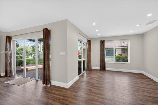 1603 W Harmony Lake Cir ., Davie, FL 33324