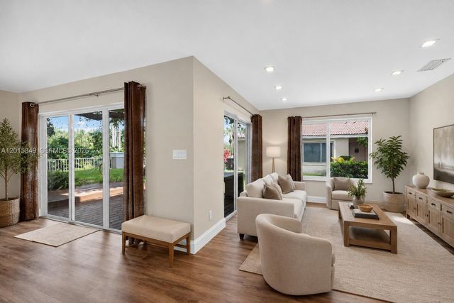 1603 W Harmony Lake Cir ., Davie, FL 33324