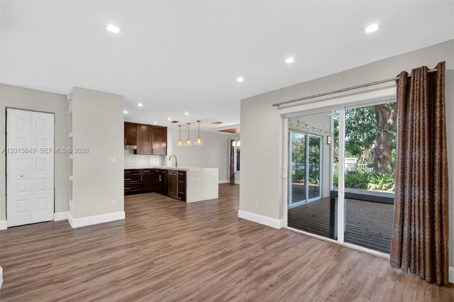 1603 W Harmony Lake Cir ., Davie, FL 33324