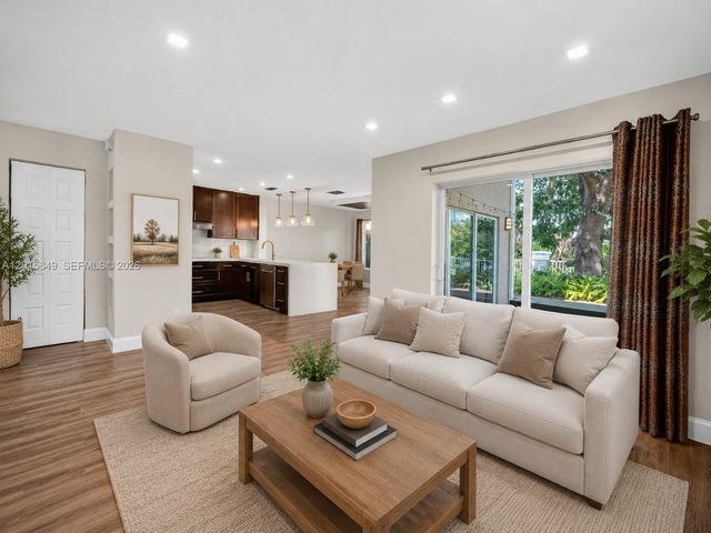 1603 W Harmony Lake Cir ., Davie, FL 33324