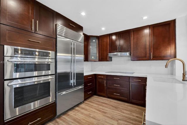 1603 W Harmony Lake Cir ., Davie, FL 33324