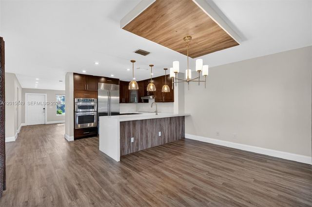 1603 W Harmony Lake Cir ., Davie, FL 33324