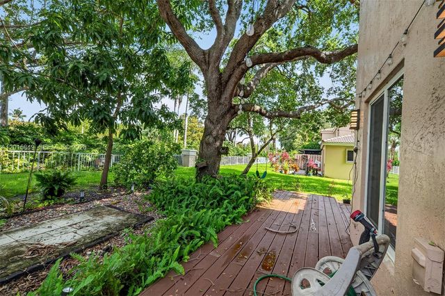 1603 W Harmony Lake Cir ., Davie, FL 33324