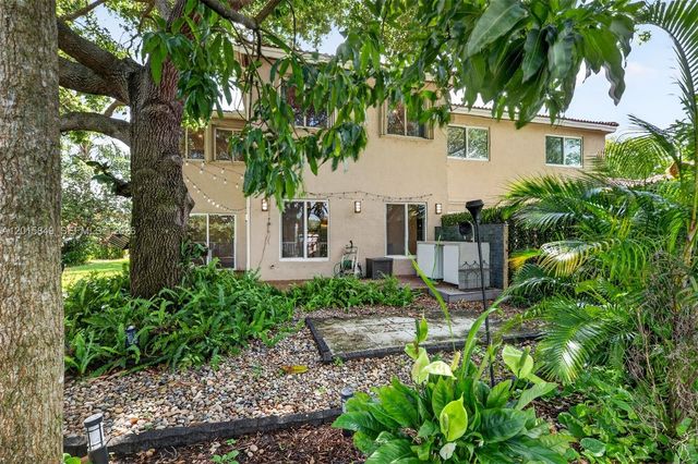 1603 W Harmony Lake Cir ., Davie, FL 33324