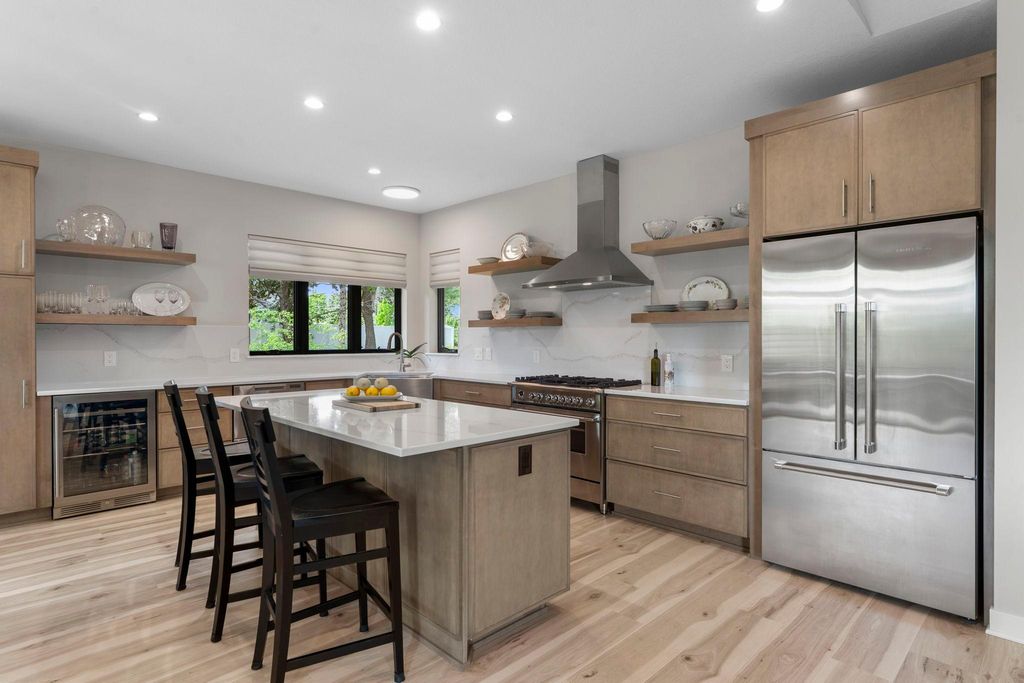 10821 Blossom Road, Eden Prairie, MN 55347