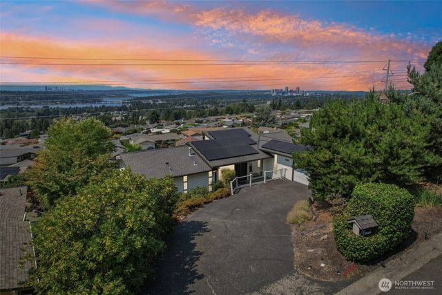 4551 135th Avenue SE, Bellevue, WA 98006