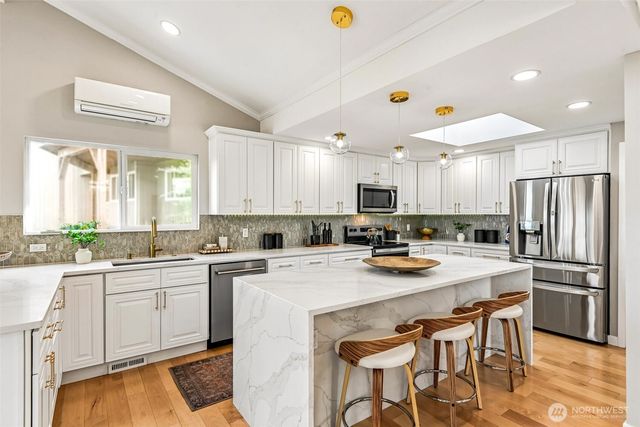 4551 135th Avenue SE, Bellevue, WA 98006