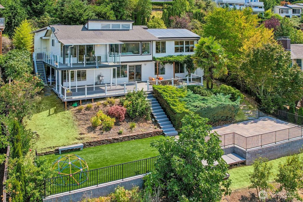 4551 135th Avenue SE, Bellevue, WA 98006