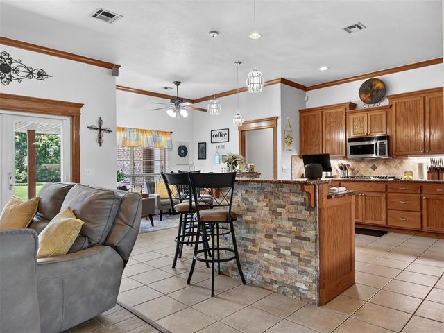 610 W Ridge Drive, Tuttle, OK 73089