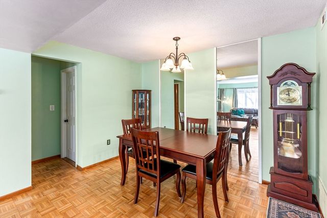 127 Greenbrook Dr 127, Stoughton, MA 02072