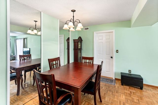 127 Greenbrook Dr 127, Stoughton, MA 02072