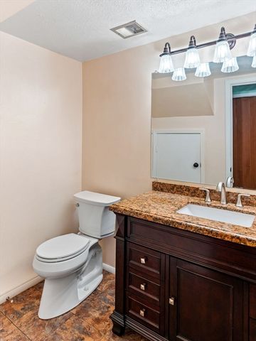 127 Greenbrook Dr 127, Stoughton, MA 02072