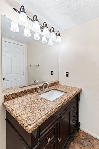 127 Greenbrook Dr 127, Stoughton, MA 02072