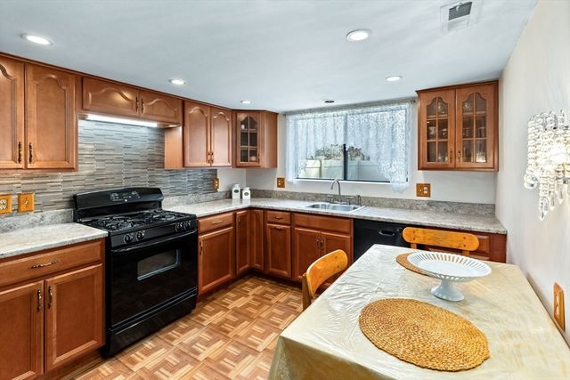 127 Greenbrook Dr 127, Stoughton, MA 02072