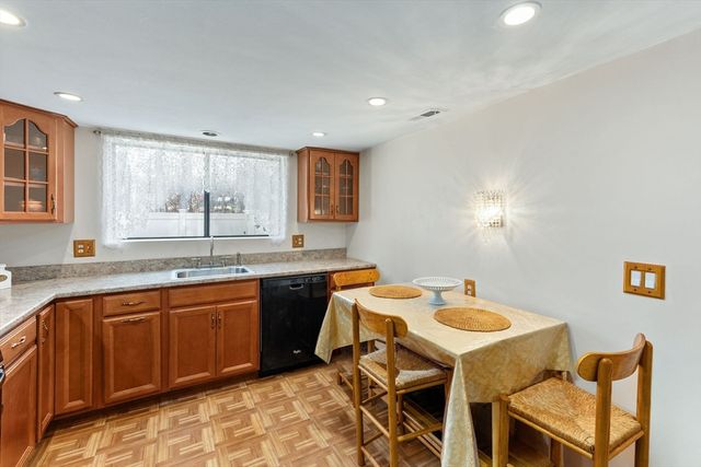 127 Greenbrook Dr 127, Stoughton, MA 02072