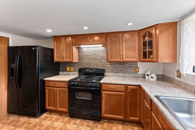 127 Greenbrook Dr 127, Stoughton, MA 02072