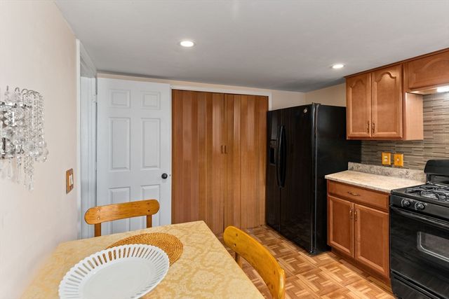 127 Greenbrook Dr 127, Stoughton, MA 02072