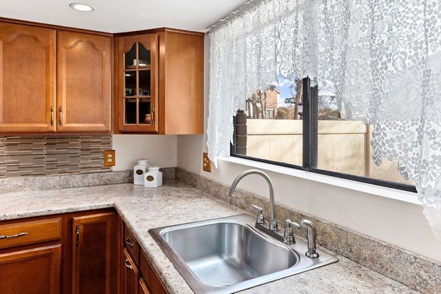 127 Greenbrook Dr 127, Stoughton, MA 02072