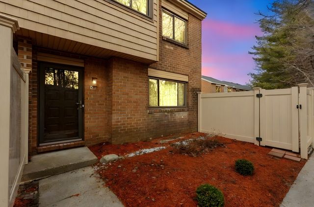 127 Greenbrook Dr 127, Stoughton, MA 02072